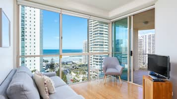 One Bedroom Ocean View | Living area