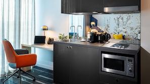Studio, 1 King Bed, Kitchenette