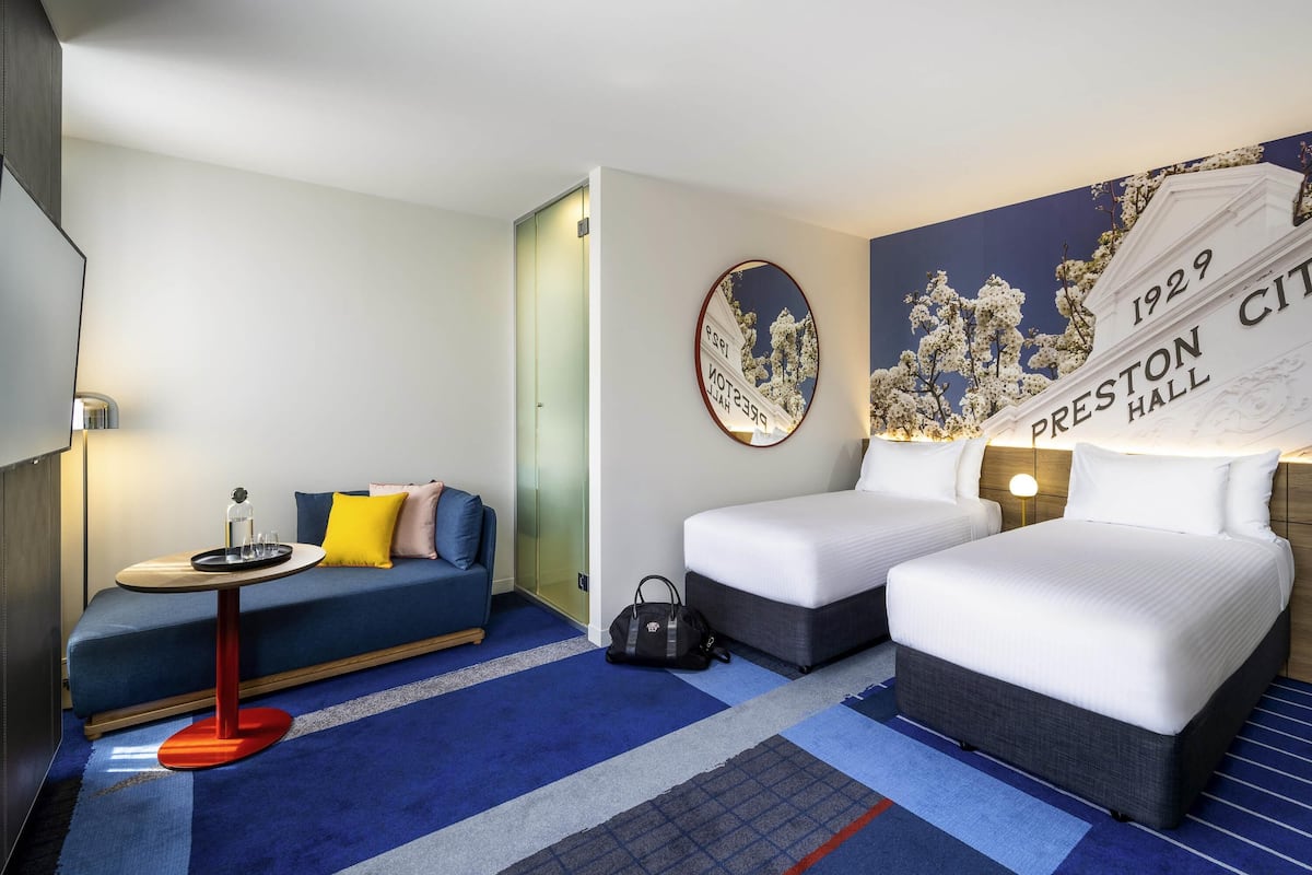 In-room safe, desk, laptop workspace, soundproofing