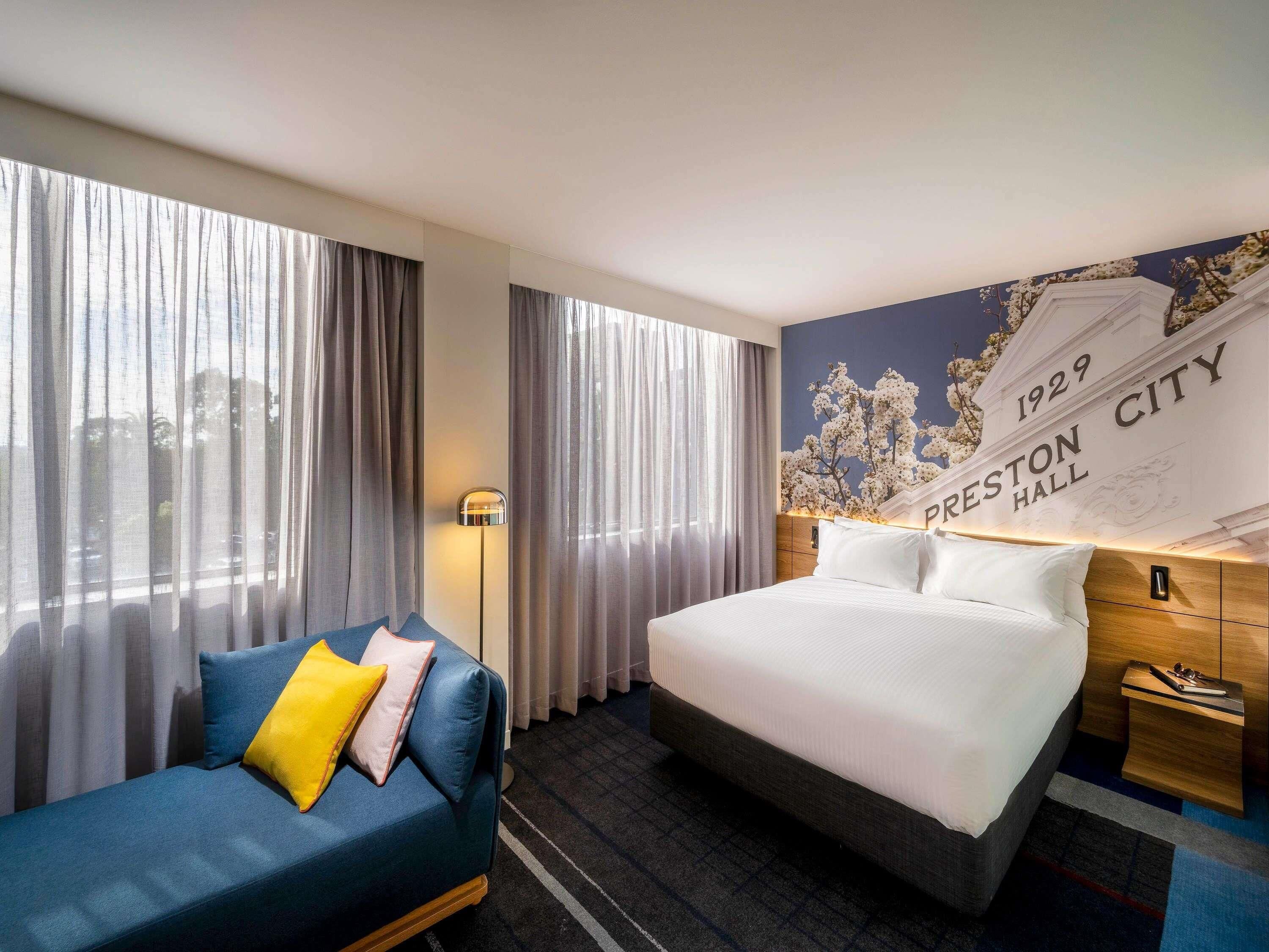 In-room safe, desk, laptop workspace, soundproofing
