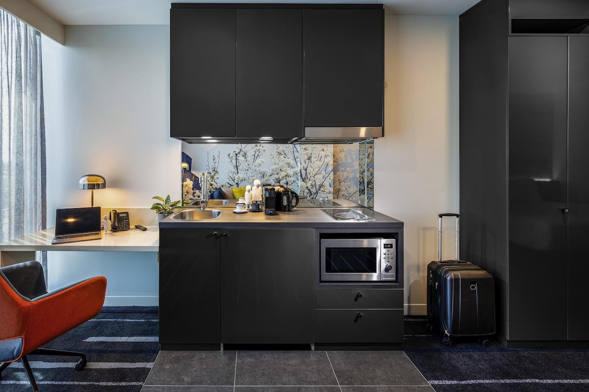 Coffee/tea maker, electric kettle