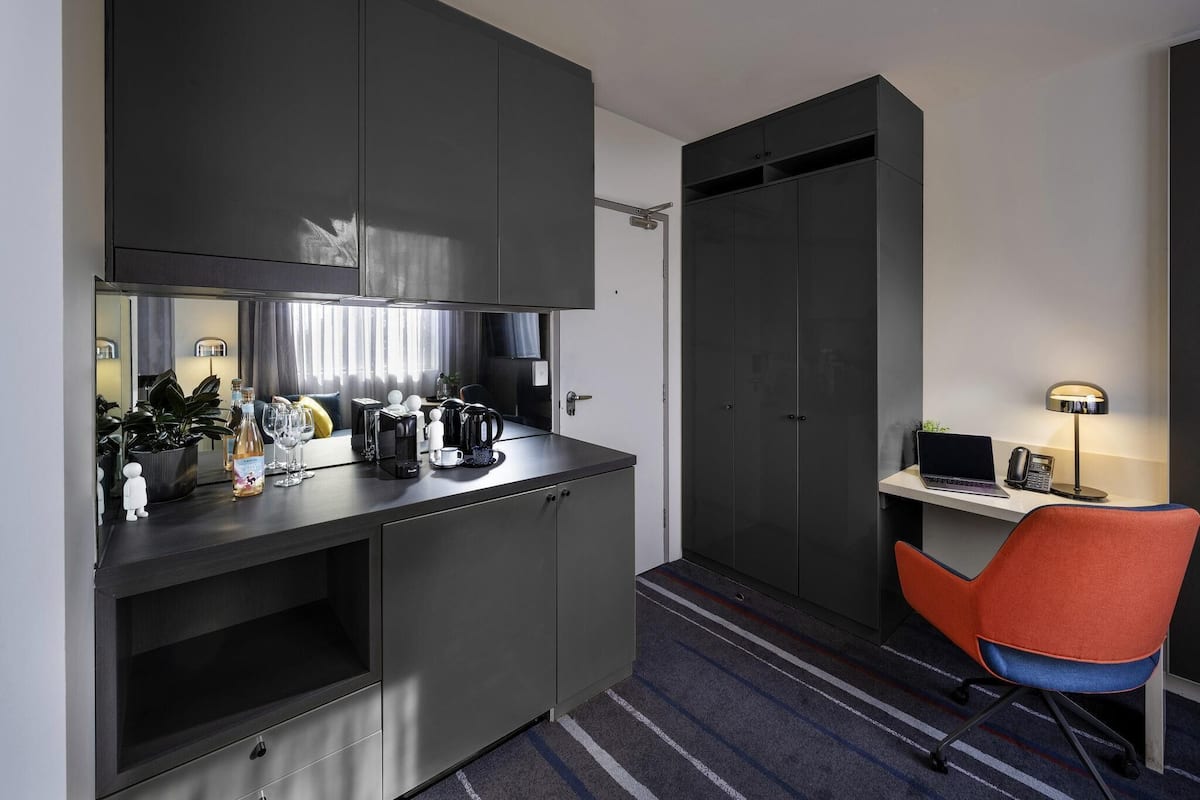 Superior Room, 1 Queen Bed | In-room safe, desk, laptop workspace, soundproofing