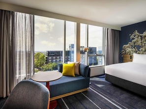 Deluxe Room, 1 Queen Bed | In-room safe, desk, laptop workspace, soundproofing