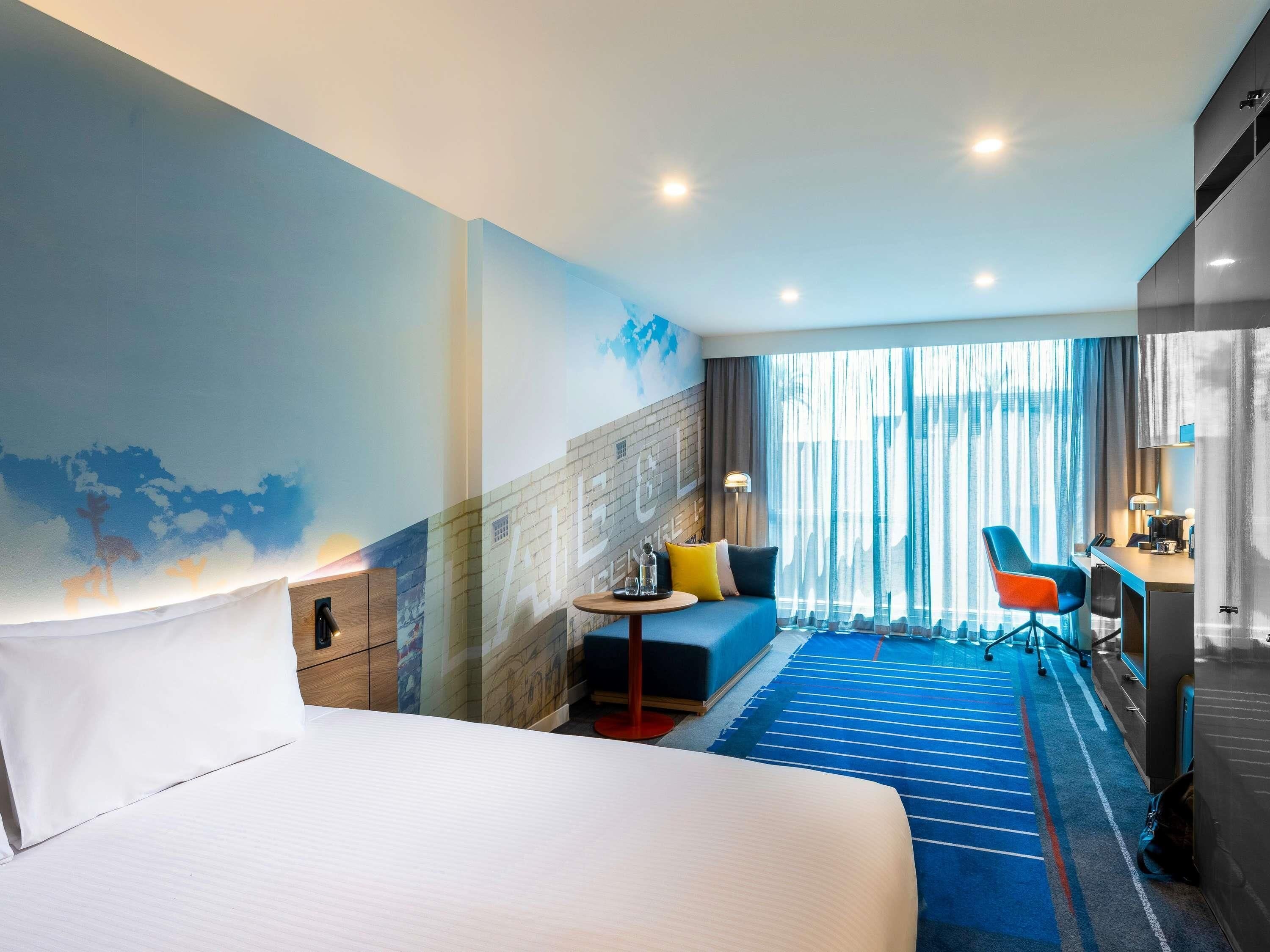 Superior Room, 1 King Bed | In-room safe, desk, laptop workspace, soundproofing