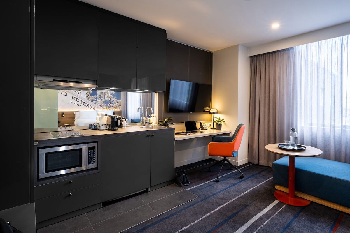 In-room safe, desk, laptop workspace, soundproofing