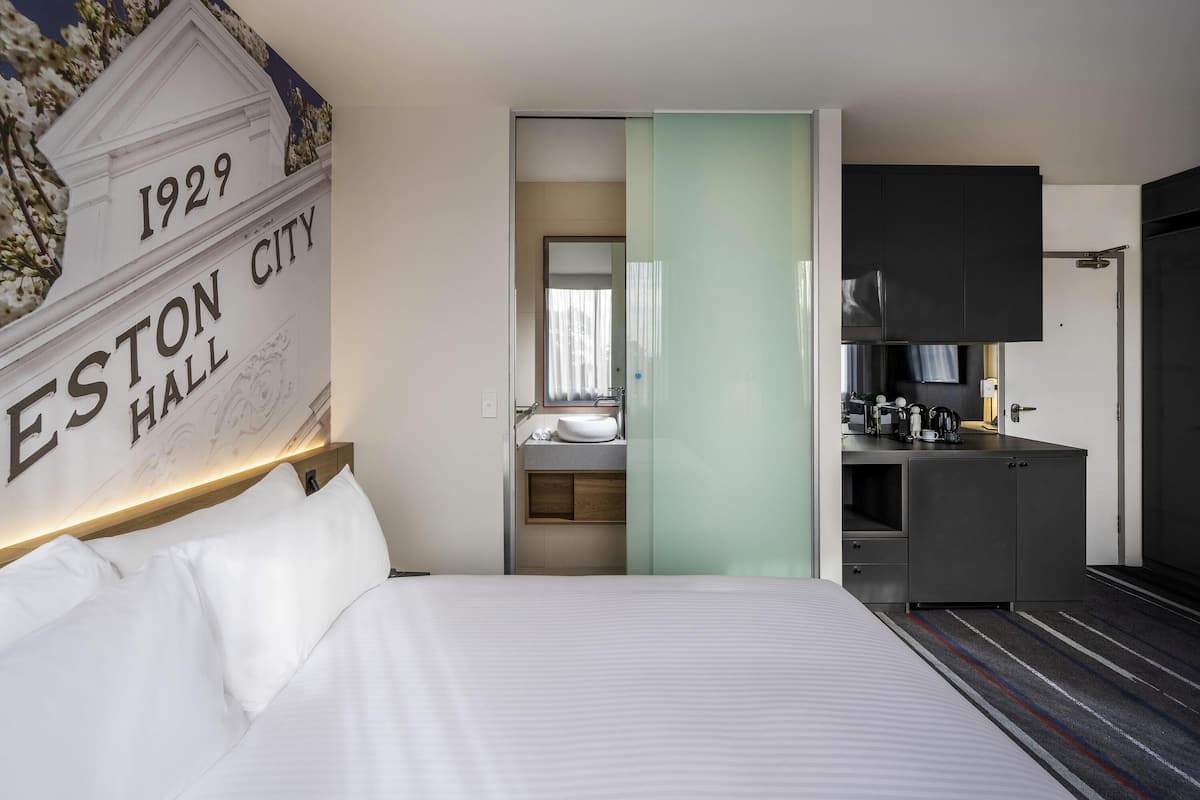 In-room safe, desk, laptop workspace, soundproofing