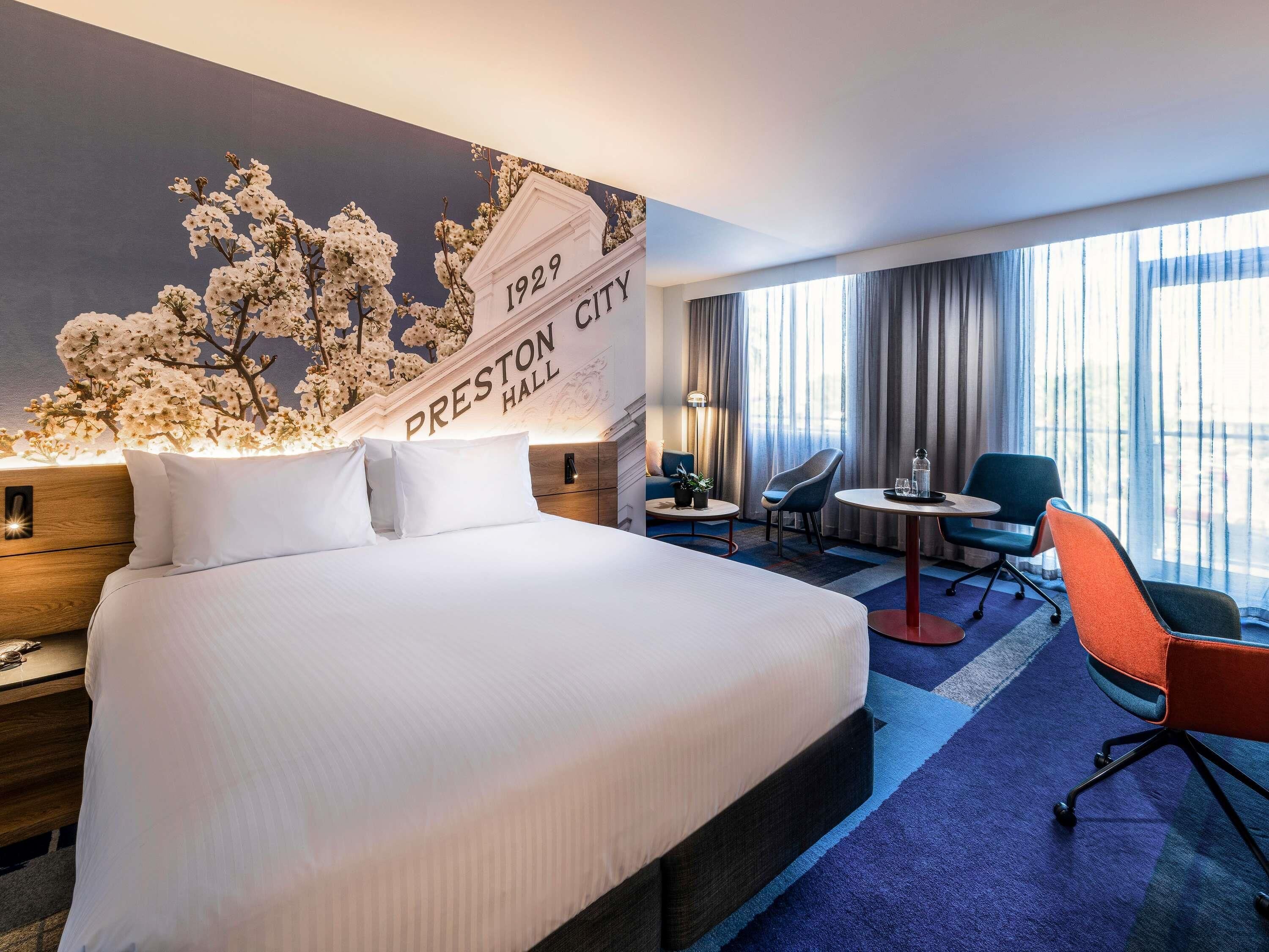 Deluxe Suite, 1 King Bed | In-room safe, desk, laptop workspace, soundproofing