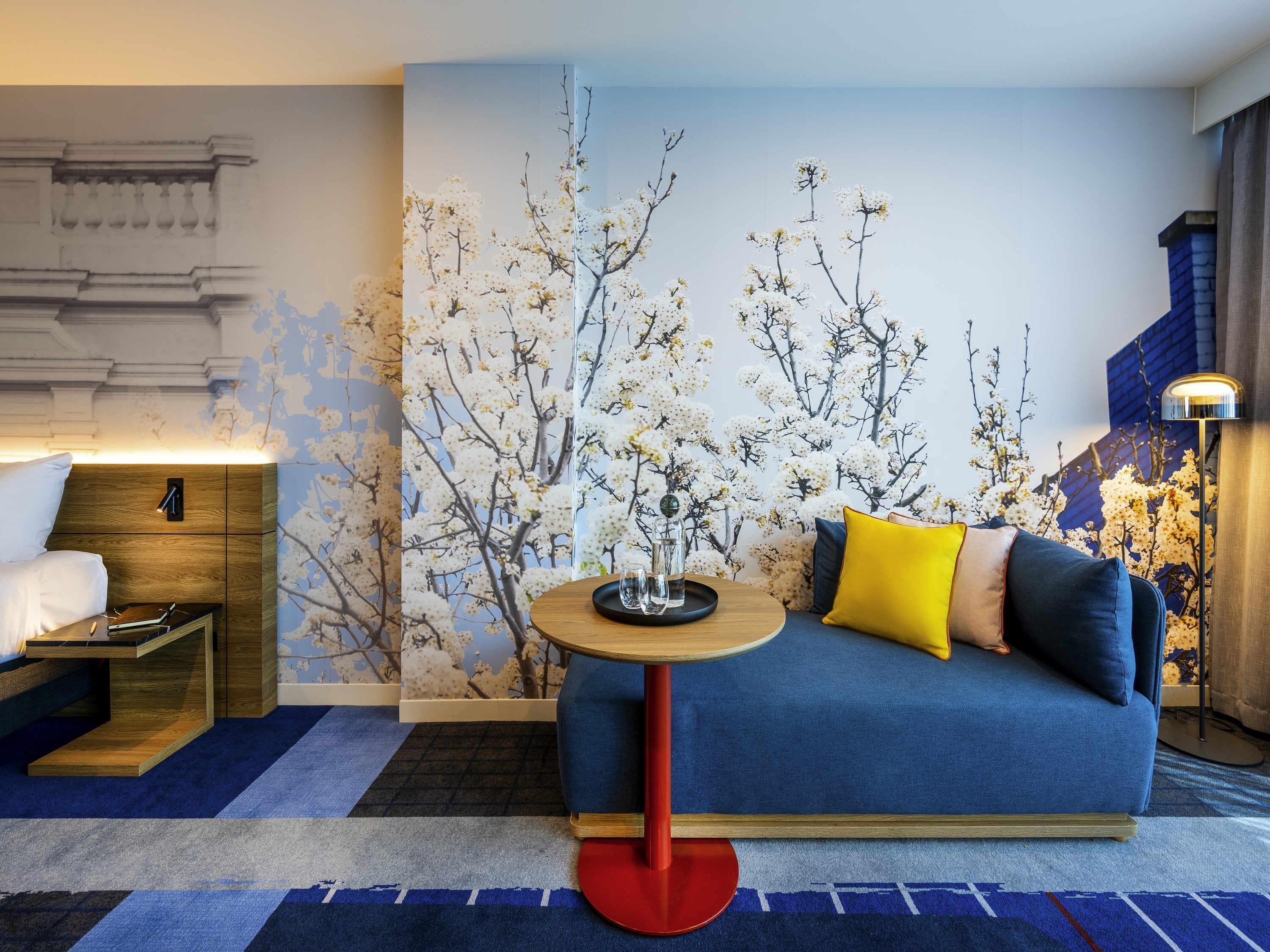 Studio, 1 kingsize bed, kitchenette | Een kluis op de kamer, een bureau, een laptopwerkplek