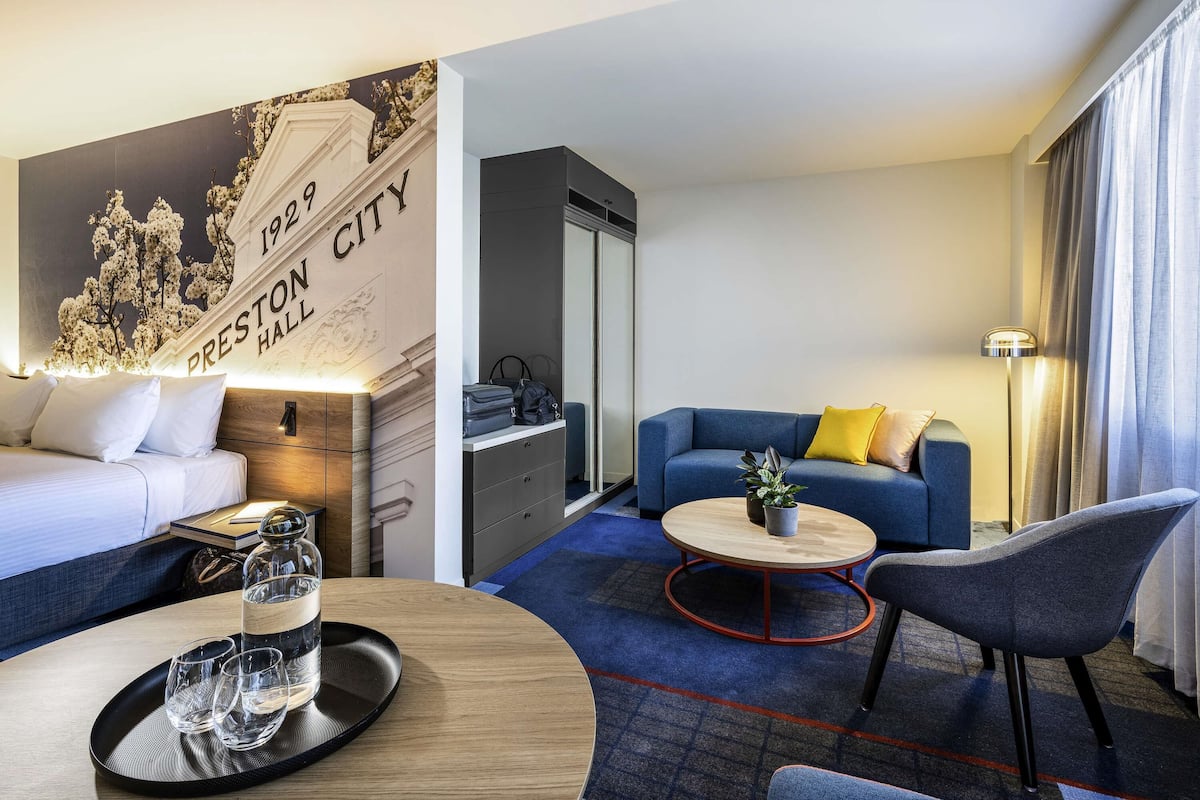 Deluxe Suite, 1 King Bed | In-room safe, desk, laptop workspace, soundproofing