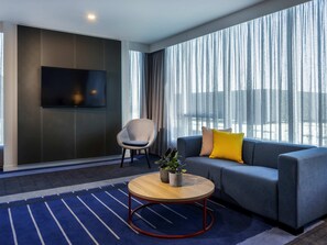 Executive suite, 1 kingsize bed | Een kluis op de kamer, een bureau, een laptopwerkplek