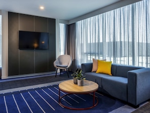 Executive Suite, 1 King Bed | In-room safe, desk, laptop workspace, soundproofing