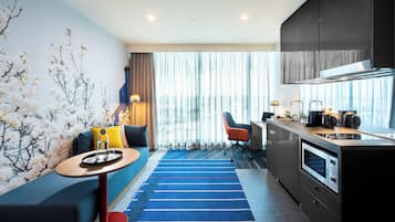 Studio, 1 King Bed, Kitchenette