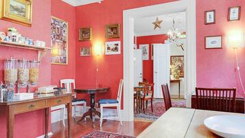 Gratis frukostbuffé varje dag