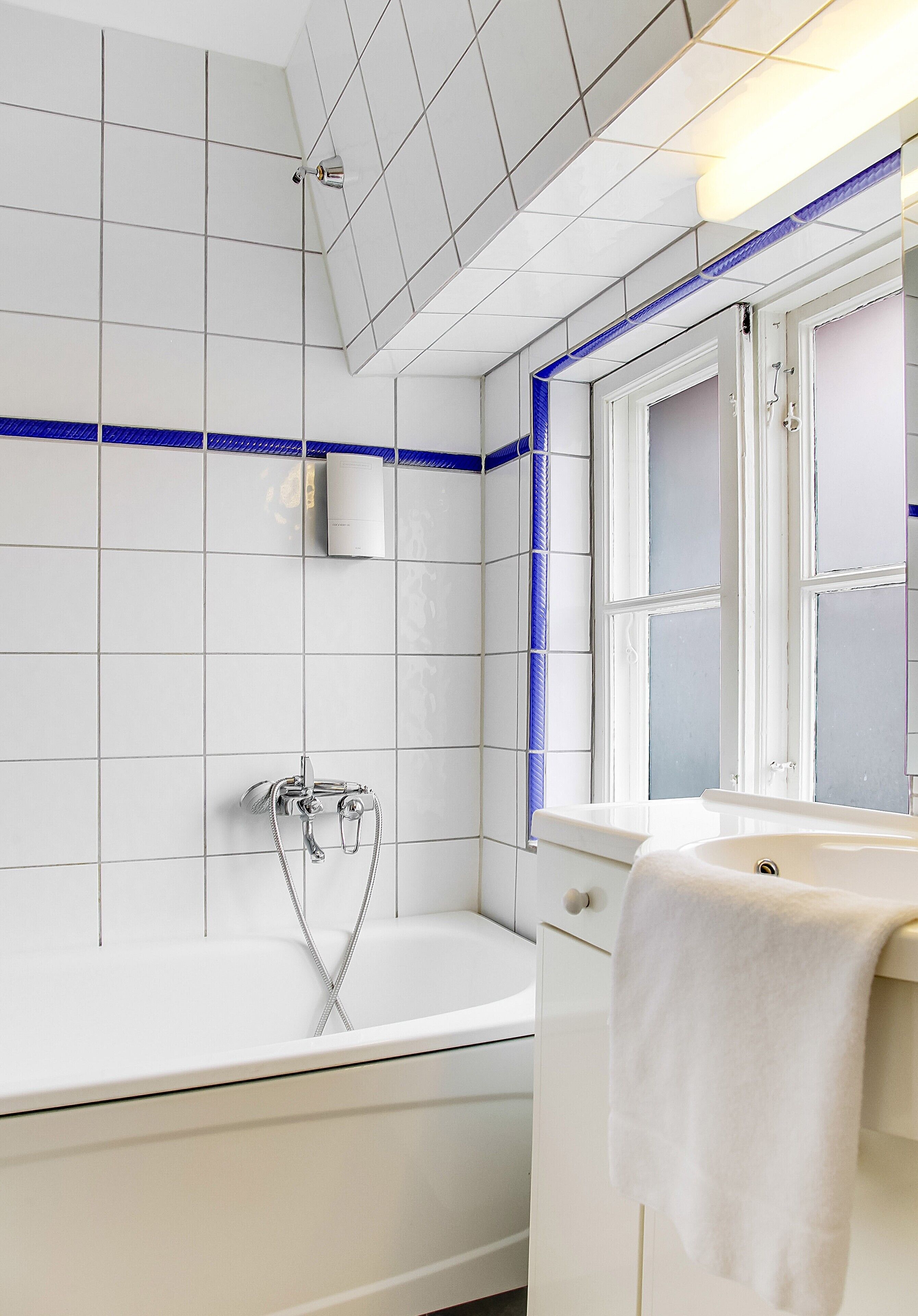 family room (2 adults / 2 children) | bathroom | shower, free toiletries, hair dryer, towels
