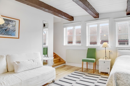 Family Room (2 adults / 2 Children) | 3 bedrooms, pillowtop beds, individually decorated