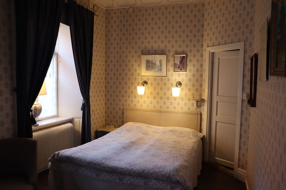 Chambre Double (Budget) | 3 chambres, surmatelas, décoration personnalisée