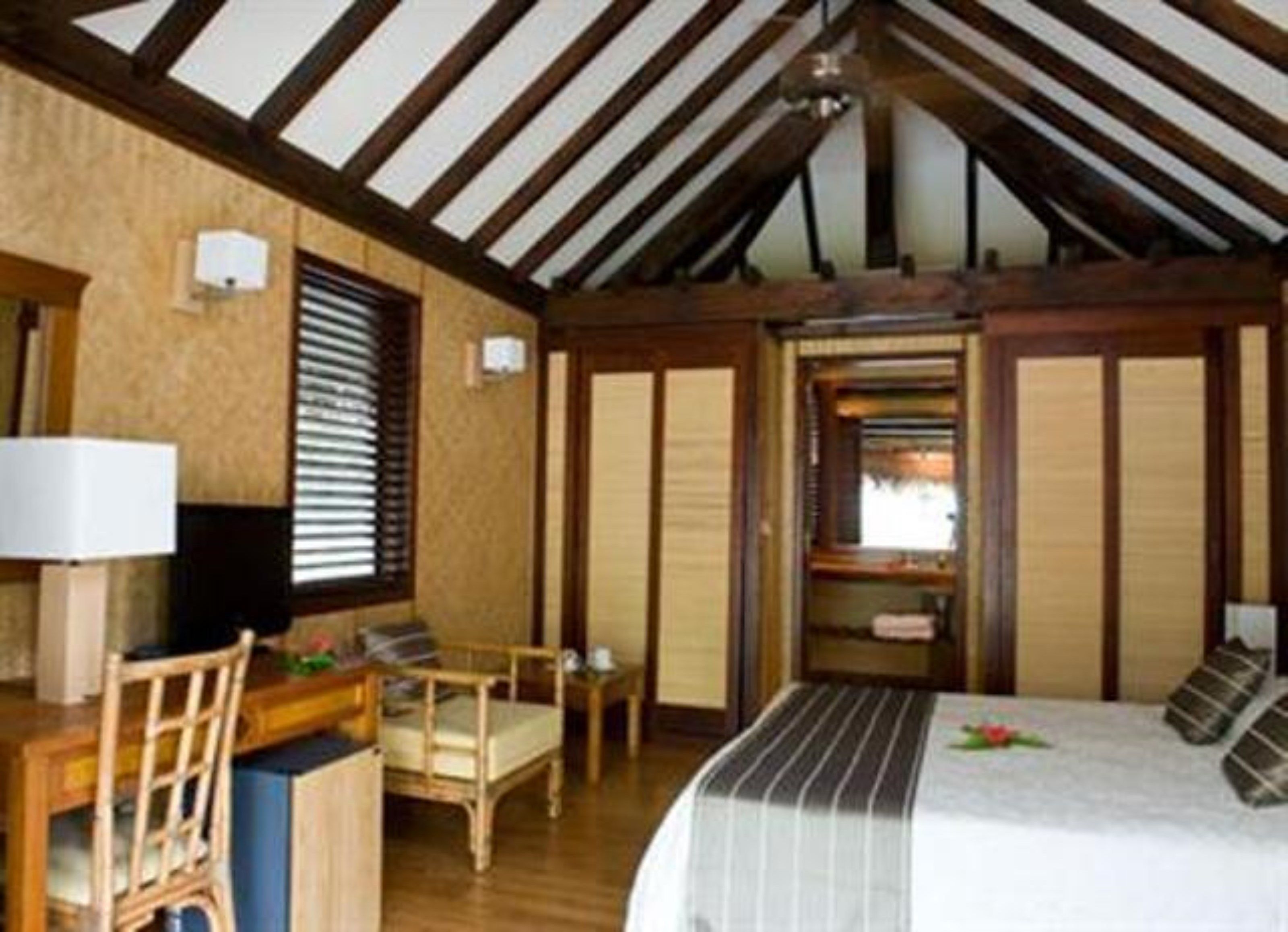 premium garden bungalow | minibar, in-room safe, desk, blackout curtains