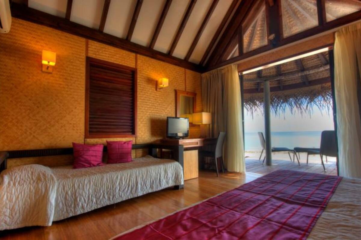 lagoon bungalow | minibar, in-room safe, desk, blackout curtains