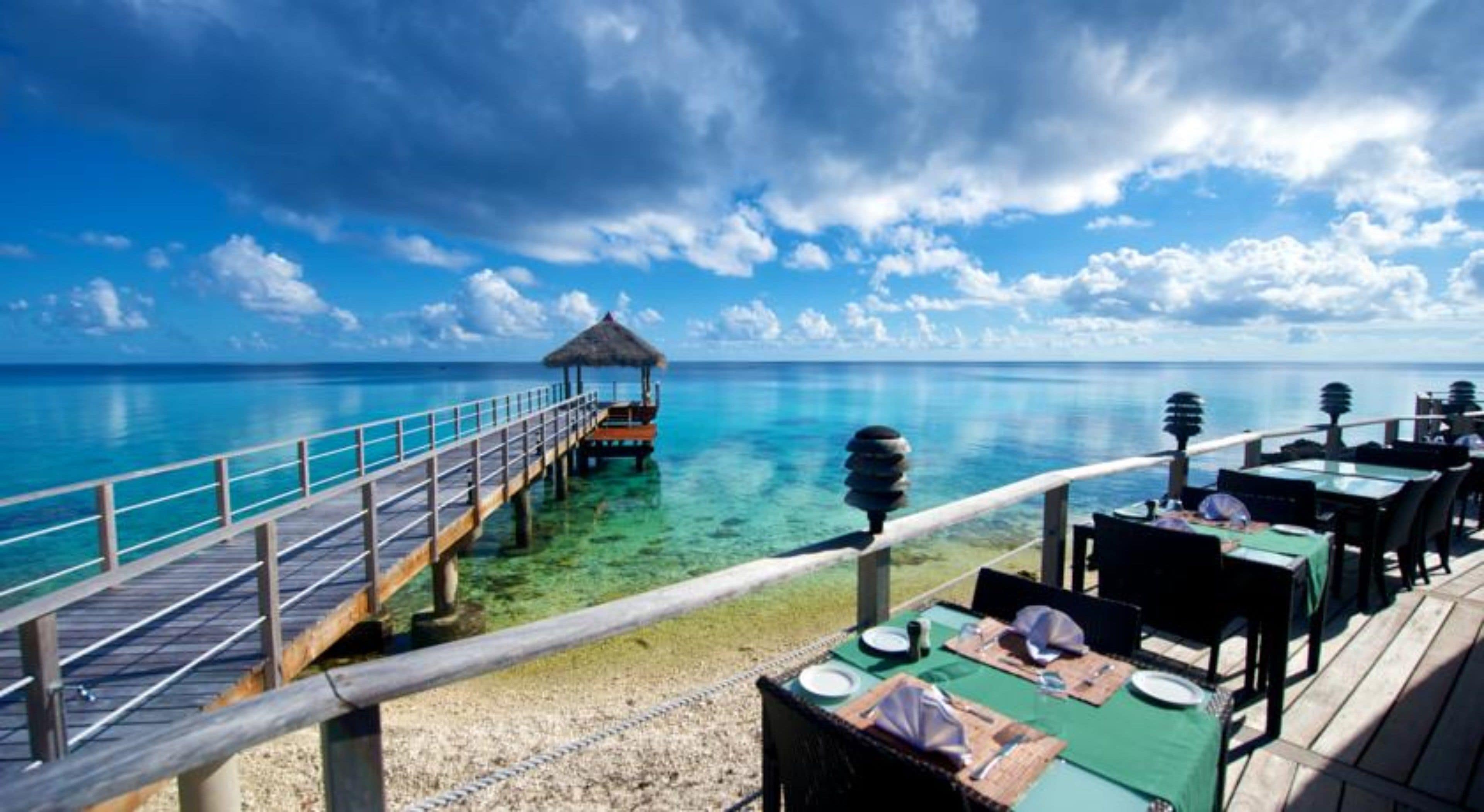 breakfast, lunch and dinner served