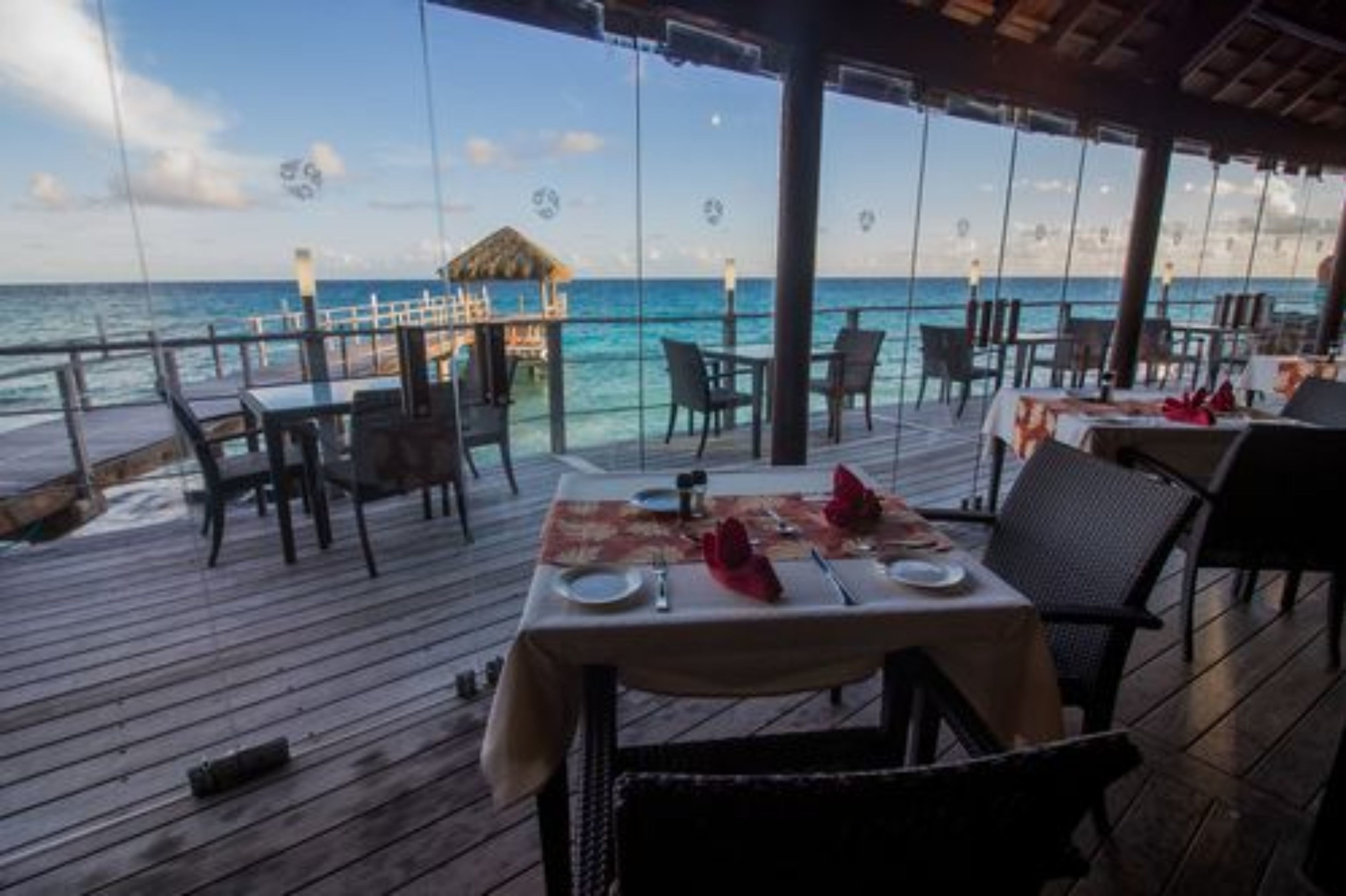 breakfast, lunch and dinner served