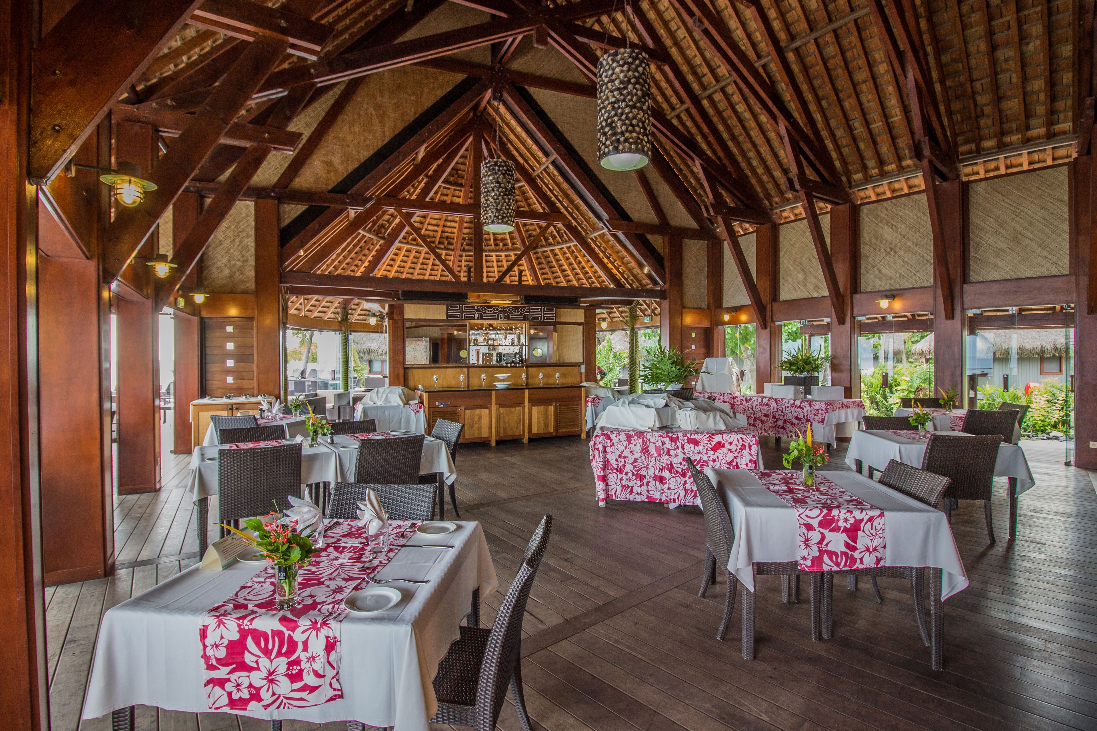 breakfast, lunch and dinner served