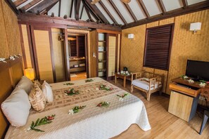 Bungalow, vue jardin (Tapa) | Minibar, coffres-forts dans les chambres, bureau, rideaux occultants