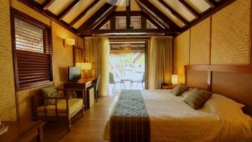 Bungalow Premium, vista al jardín (Vini) | Minibar, caja de seguridad en la habitación y escritorio