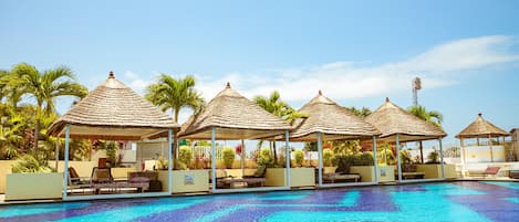 Outdoor pool, sun loungers