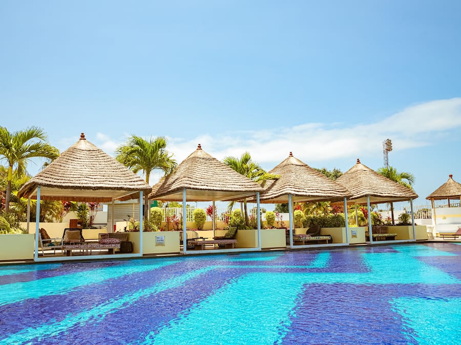 AuĂenpool, LiegestĂŒhle