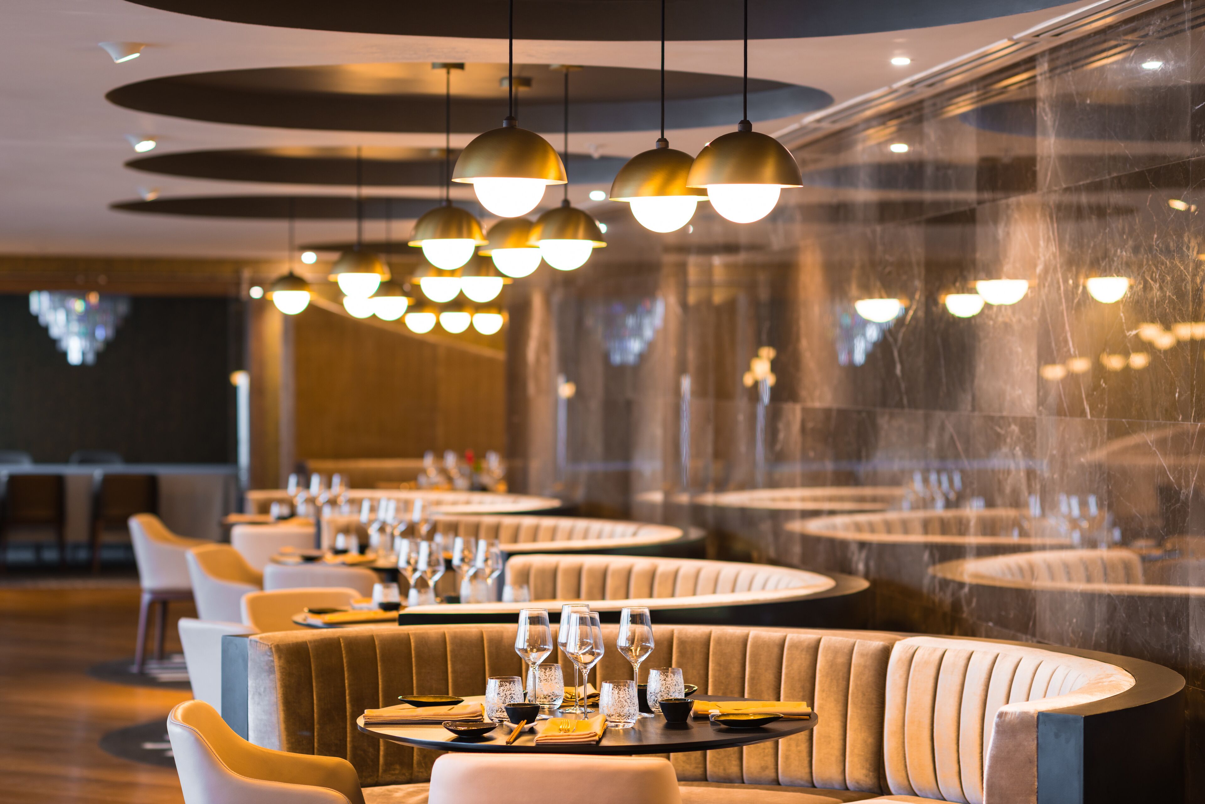 3 restaurants, breakfast, lunch, dinner served; international cuisine