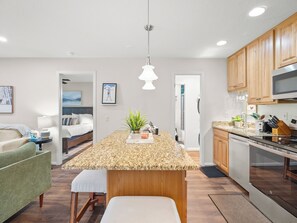 1 Bedroom N3 | Private kitchen | Full-sized fridge, microwave, oven, stovetop - Red Pine Condominiums by All Seasons Resort Lodging (Park City)
