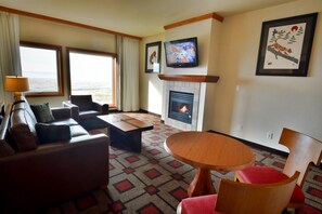 42-inch flat-screen TV with cable channels, TV, pay films - Quinault Beach Resort & Casino (Hoquiam)