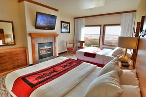 Pillowtop beds, in-room safe, iron/ironing board, free cribs/infant beds - Quinault Beach Resort & Casino (Hoquiam)
