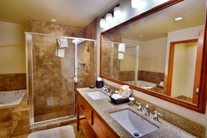 Shower, rainfall showerhead, free toiletries, hair dryer