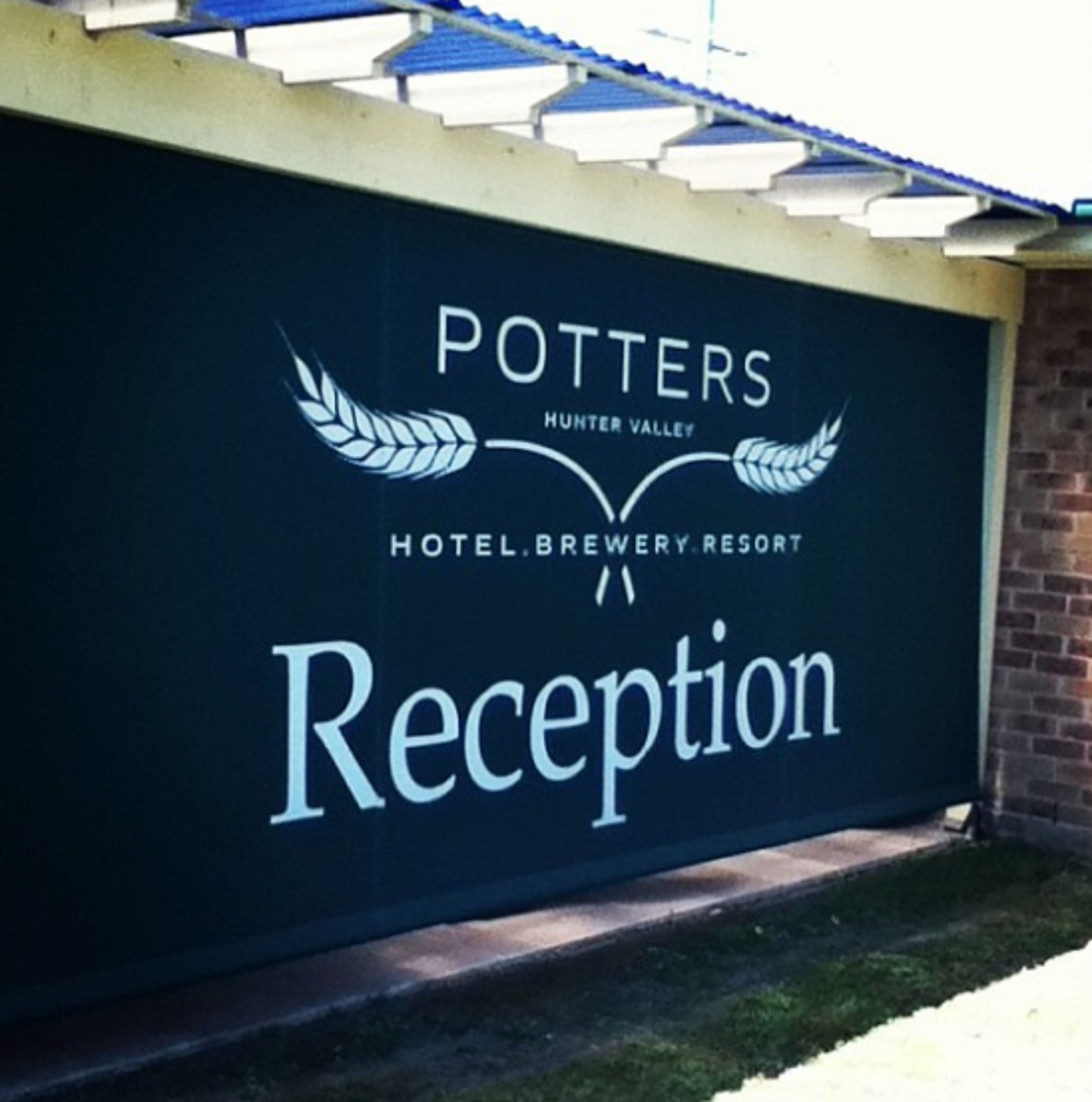 A reception sign for Potters Hotel, Brewery, and Resort in Hunter Valley.