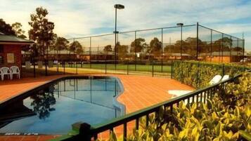 2 kolam renang outdoor