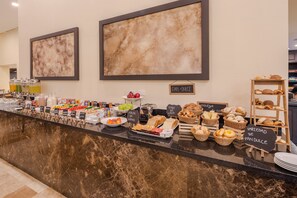 Daily buffet breakfast for a fee - Holiday Inn Monterrey Valle by IHG (San Pedro Garza García)