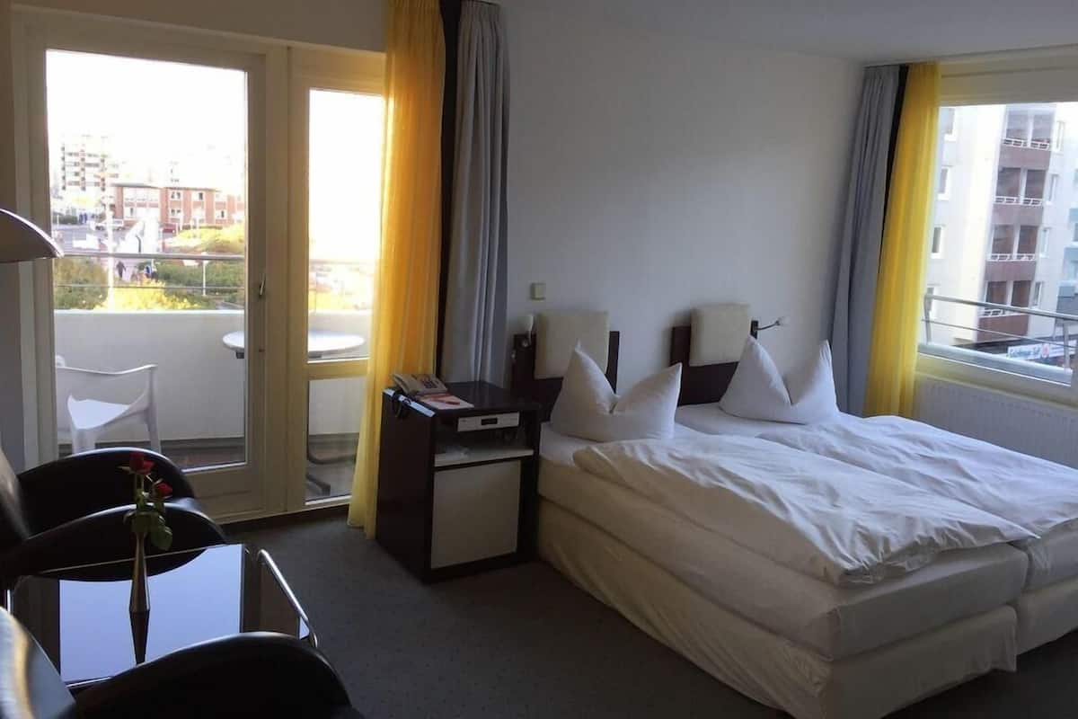Premium bedding, minibar, in-room safe, desk