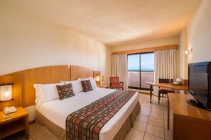 Minibar, in-room safe, desk, iron/ironing board - Novotel Fortaleza (Fortaleza)