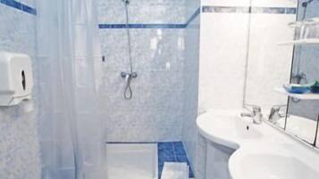 Camera Standard | Bagno | Doccia, asciugacapelli, asciugamani