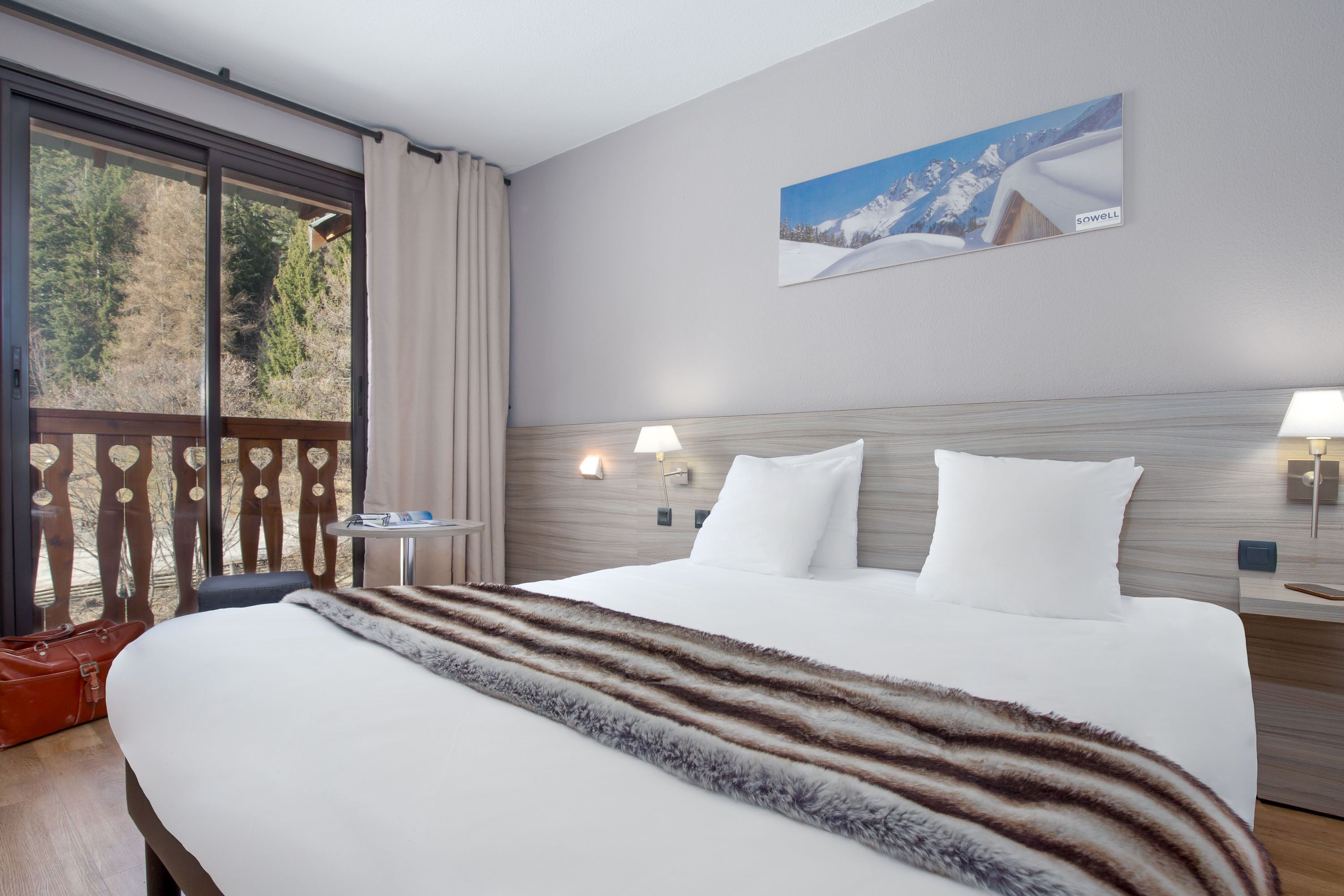 In-room safe, blackout curtains, free WiFi, bed sheets