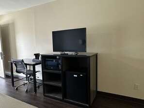 Iron/ironing board, free WiFi - Express Inn & Suites (Hartselle)