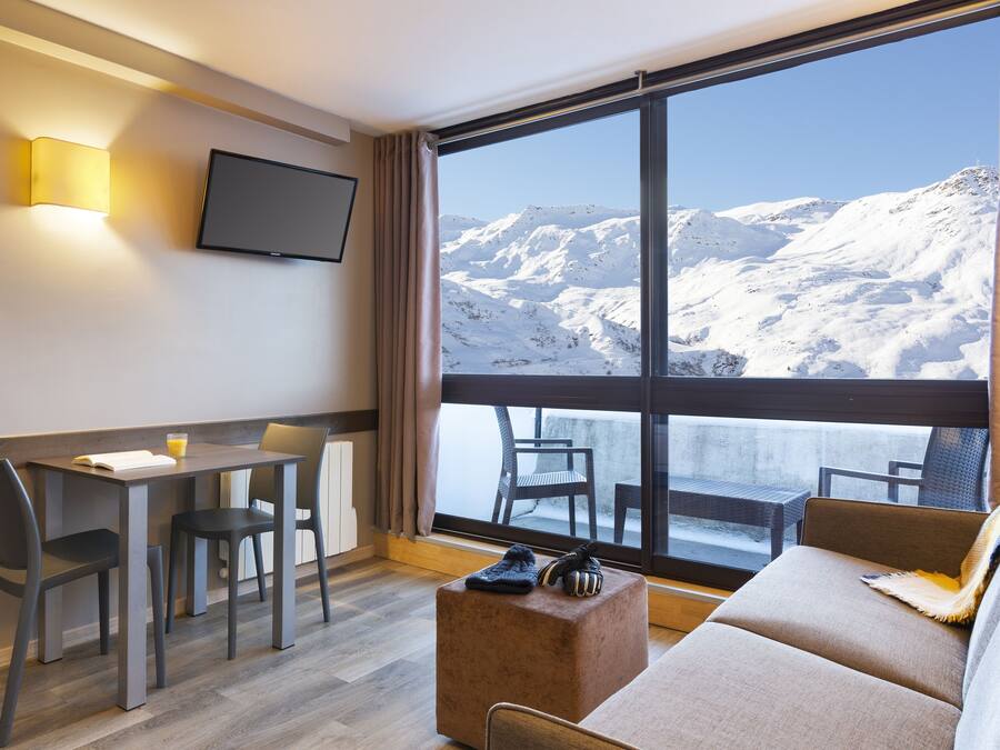 Caja de seguridad en la habitación y cortinas blackout