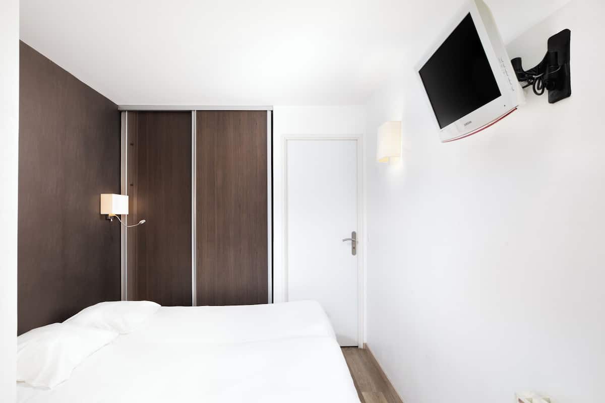 In-room safe, blackout drapes, iron/ironing board (on request)