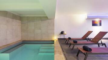 Indoor pool, pool loungers