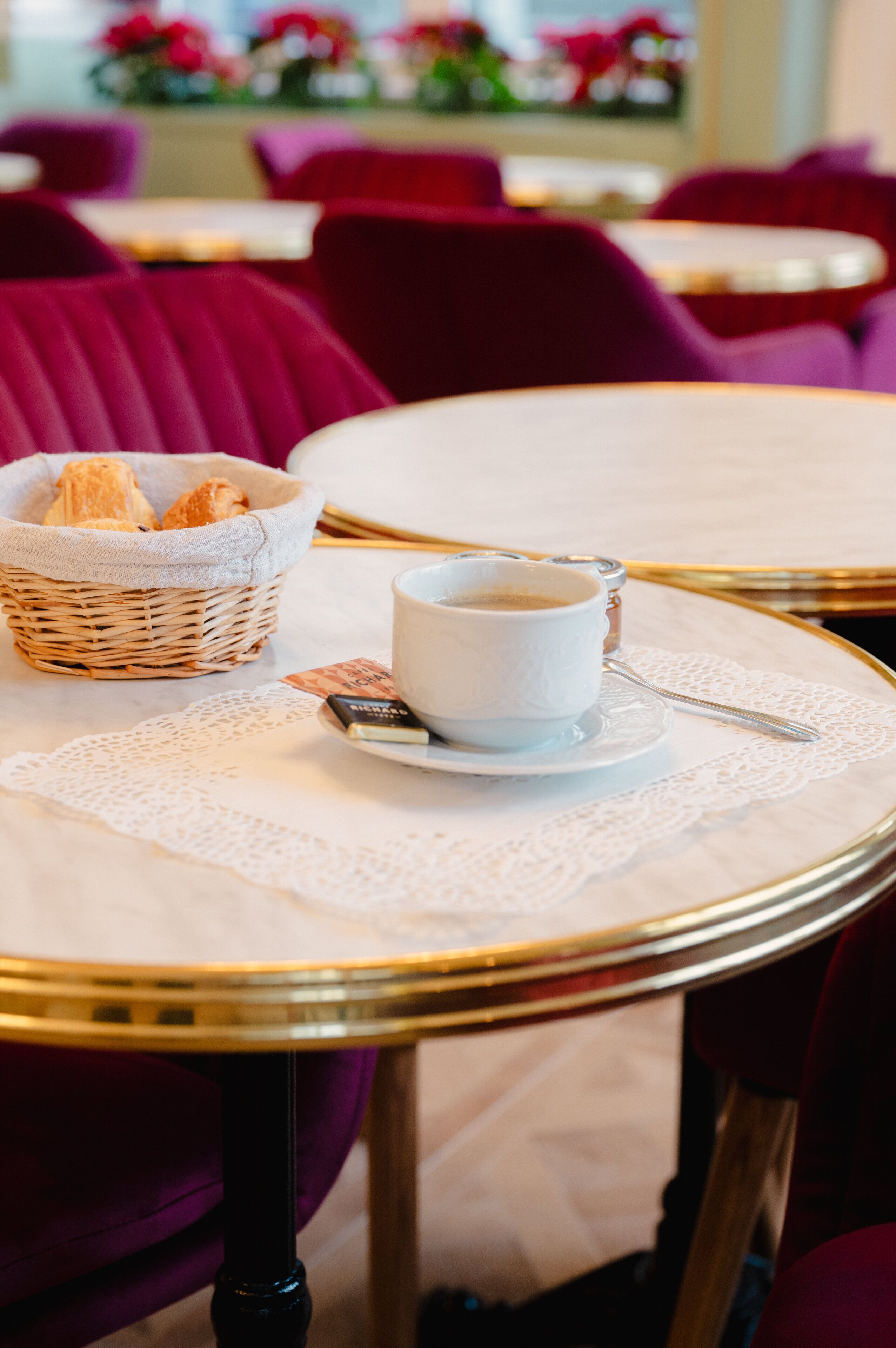 Päivittäinen mannermainen aamiainen (15 EUR per henkilö)