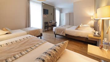 Chambre Quadruple Familiale | Décoration personnalisée, ameublement personnalisé, bureau