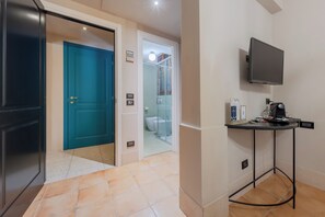 Junior Room, 2 Bedrooms | Down duvets, minibar, desk, laptop workspace - Daplace - Antica Casa Coppo 1 (Venice)