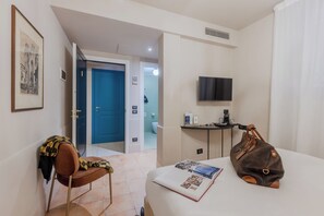 Junior Room, 2 Bedrooms | Down duvets, minibar, desk, laptop workspace - Daplace - Antica Casa Coppo 1 (Venice)