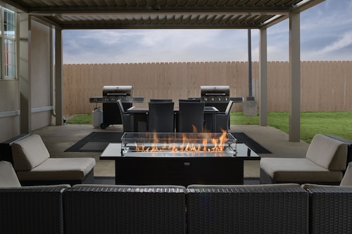 Holiday Inn Express Hotel & Suites Magnolia-Lake Columbia by IHG